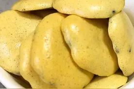 一周吃2次，预防宝宝贫血，还能保护视力，宝宝自己拿着吃图片