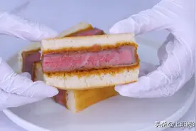 牛排三明治你吃过吗，一口咬下去全是会爆汁的肉图片