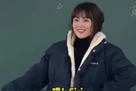 90后老师上课“花式点名”，“唤醒”手机无数，网友：魔高一丈图片