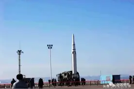 世界首款钻地弹道导弹东风-15C究竟有多强？图片