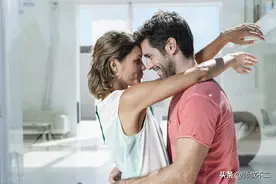 两性关系：上学谈“恋爱”的男女，你根本不配，清醒点吧图片