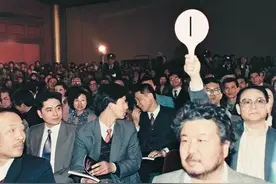 半张画换套别墅！一只碗20年增值百倍！他靠收藏成就了古董大生意图片