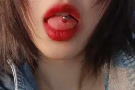 叛逆期的孩子打舌钉，中国父母VS美国父母的做法，你支持哪个？图片