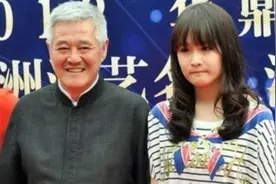 赵本山女儿球球整容后神似郑爽，母亲首次回应：二三十岁就会后悔图片