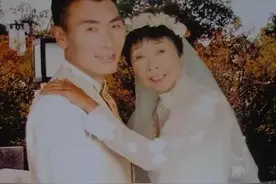 58岁老太嫁26岁小伙，相守18年后哭求离婚，背后原因令人唏嘘图片