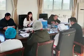 荣县千名干部轮岗热观察图片
