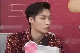 哈佛课堂上的张艺兴，上网课的陈学冬，偶像们都开始努力了图片