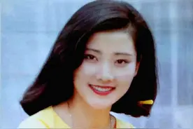 幸福的何赛飞，嫁初恋32年，婆婆是自己老师，唯一的儿子随母姓图片