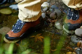下雨也不怕，这几个国际品牌的防水徒步鞋是真好看图片