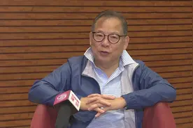 张明敏打“中国针”：感觉有得救了丨香港一日图片