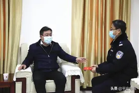 县委书记高玉峰春节前慰问公安局困难党员民警图片