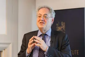 英国教授好奇中国为何发展迅速，在中国生活一年，给出这样的评价图片
