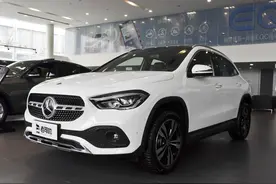 豪华品牌小而美，小巧高品质6.1L低油耗的入门SUV，实拍奔驰GLA图片