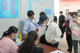 直击现场：虹口区334、339、361街坊房屋征收工作第二轮圆桌会议举行→图片
