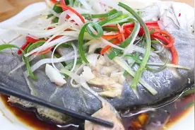 清蒸鱼，千万不要放盐料酒，教你正确做法，鱼肉鲜嫩没腥味图片