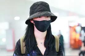 选择半身短裙搭配，让你的造型精彩且时髦，魅力无穷图片