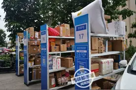 保安亭“变”快递柜，业主保安都吐槽！你们小区也这样吗？图片