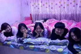 为何东北睡炕都是全家一起？新婚夫妇不觉得别扭？今天总算知道了图片