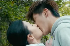 聊一聊吻戏，刘亦菲说吴亦凡总是用力过猛，其他人的吻戏也不咋地图片