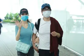 郎朗和老婆机场甜蜜撒狗粮 吉娜秀长腿身材好到爆图片