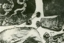 1964年越南考古一皇陵：皇帝尸体完好如初，发现珍贵龙袍图片