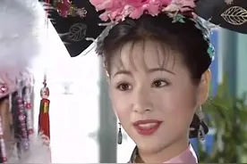 紫薇向香妃做自我介绍时，为什么要强调自己才是皇帝的亲生女儿？图片