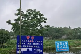 这些绳子和竹竿，救援用的！请勿带走！图片