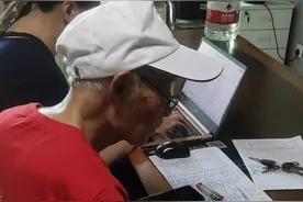 湖南87岁“助学骑士”跋山涉水，车轮载过1883名贫困学子的人生图片