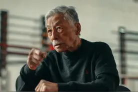 李小龙“守墓人”去世，一生追随李小龙的日裔武术家图片