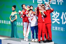 全红婵衣锦还乡！村里铺路搭灯+放烟花，杏哥这回光宗耀祖了图片