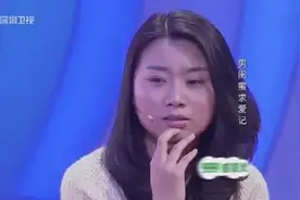 小伙暗恋美女已久，分别58天，现场带着一头猪登台来告白图片