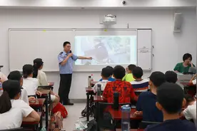 反诈阿Sir+数学名师，这对警界CP带来了神奇又有趣的“化学反应”……图片