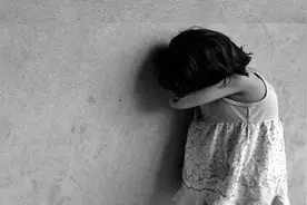 墨西哥女孩被父母打成内出血，入院时告诉医生：我想死，别救我了图片