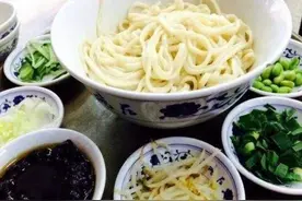 岳云鹏开的天价面馆为什么没有一个人嫌贵？看到食物太良心了视频封面
