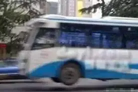 “我在武汉公交车上学会了钢管舞”图片