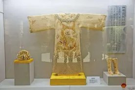 为何只有始皇帝穿黑龙袍，其他皇帝更爱黄袍呢？专家：大有文章图片