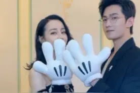 谈恋爱了？杨洋迪丽热巴迪士尼约会被偶遇，去年就有交往迹象图片