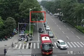 洛阳多个路口转向灯不亮了，市民如何出行？看懂示意图，保证不会闯红灯图片