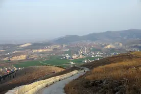 萧县灵山脚下 片片杏花白似雪图片