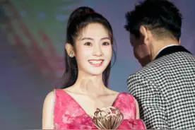 邢菲新剧来袭，搭档高颜值男主，看到《陈情令》的他：坐不住了图片