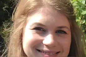 英国女子失踪，疑似被警察以疫情封锁为由诱拐至车内，警方搜寻发现尸骸，身份待确认 | 潇湘晨报世界观图片