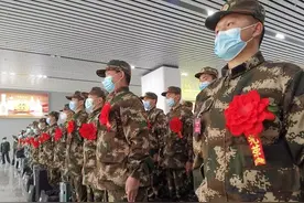 周口：三月春风送新兵图片