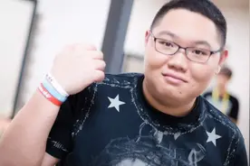投资12W伤害只是刮痧？PDD玩原神吐槽：这游戏太离谱了图片