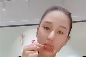 何超莲窦骁苍蝇小馆约会，花185元吃螺蛳粉，笋掉桌上还接着吃图片