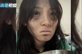 四川一大学生画“虚弱”妆，食堂阿姨手不抖了：孩子，锅都拿去吧图片