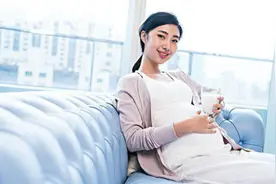 怀孕后，女人有3个地方会变"臭"，最后一个丈夫都没法忍图片