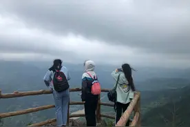 恨不得扒层皮的重庆，居然还有让你穿长袖都凉快的地方图片