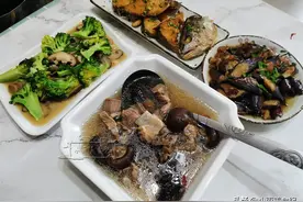 老两口的待客餐，简单不失庄重，网友：看似普通却是满满的仪式感图片