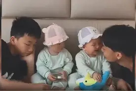 湖南双胞胎哥哥照顾9个月双胞胎妹妹：上辈子一定拯救了银河系图片
