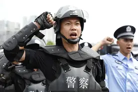 玉林首次！辅警定级授衔来了！图片